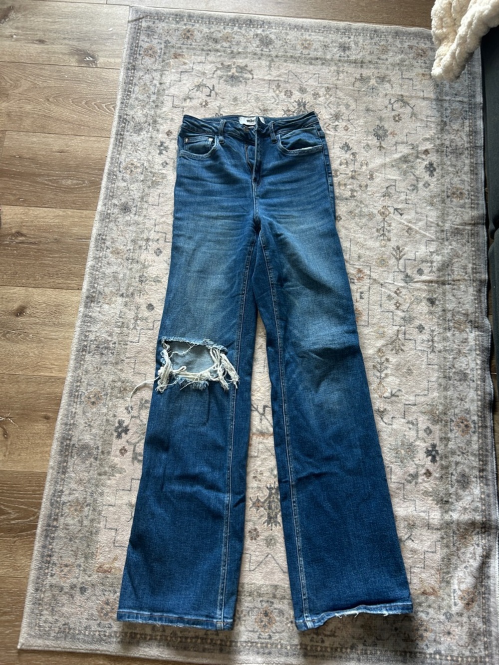 Dark Blue Wide-Leg Women's Jeans with Distressed Knee